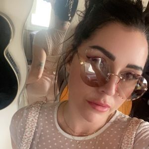 Meet your Posher, Andra